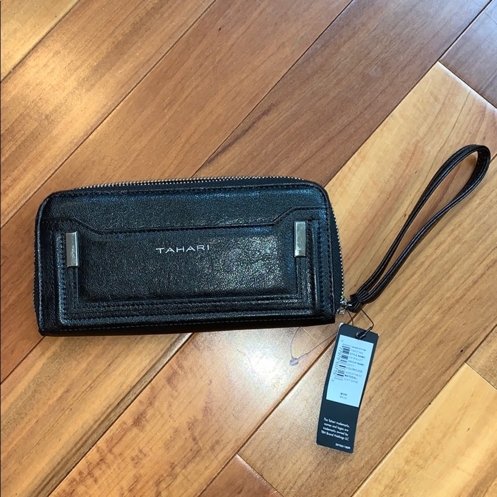 NWT Tahari wristlet